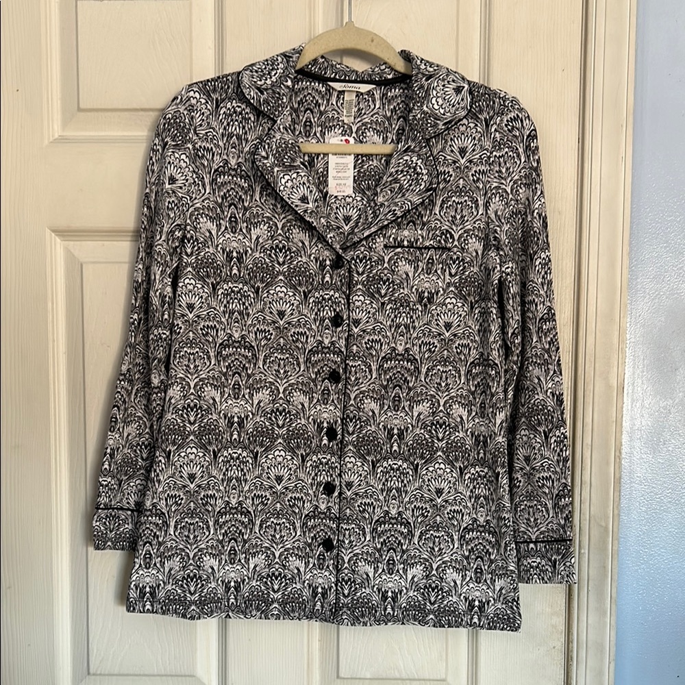 NWT Soma embraceable long sleeve notch collar marble ivory pajama top size XS